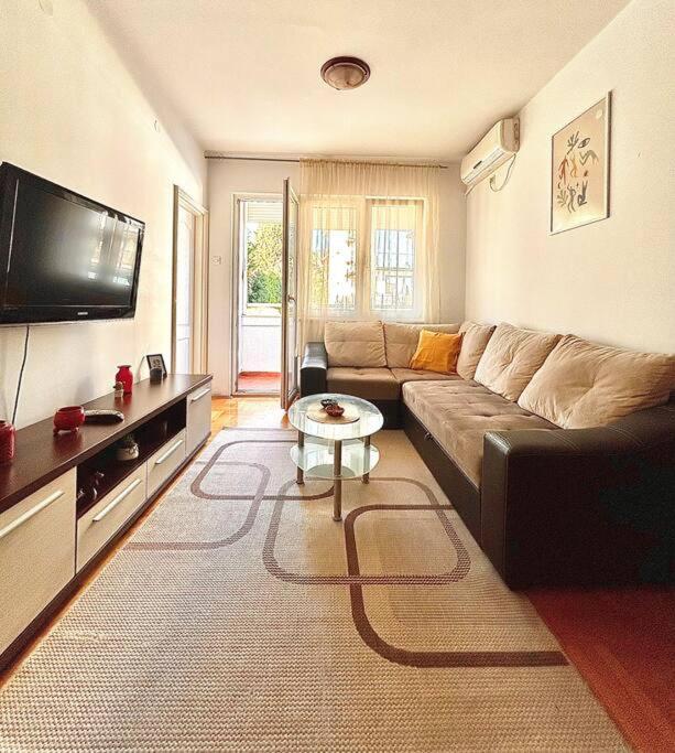 Cozy, Charming One Bedroom Apt Podgoriçe Dış mekan fotoğraf